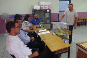 Aydınlılar sandık başına akın etti