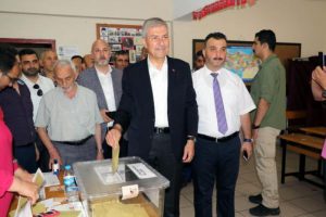 Bakan Demircan Samsun'da oyunu kullandı