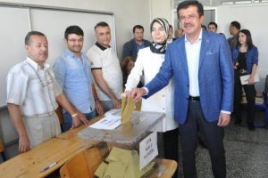 Bakan Zeybekci oyunu Denizli'de kullandı