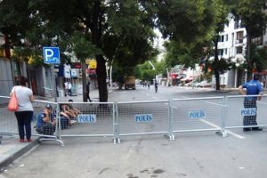 YSK'nın bulunduğu cadde trafiğe kapatıldı