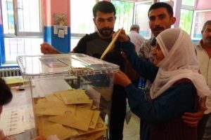 105'lik Fikriye nine oyunu kullandı