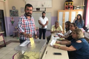CHP'li Eren Erdem'den oy paylaşımı
