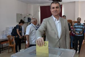 Bakan Çelik mezun olduğu okulda oyunu kullandı