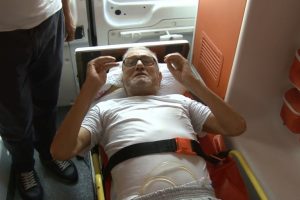 Bursa'da sedye ile oy kullanmaya gelen Sami dede: ''Oy kullandım ya artık ölsem de gam yemem''