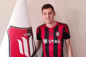 Uşakspor'da Hikmet imzaladı