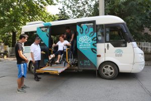 Bursa Nilüfer'de ''Engelsiz Ulaşım'' sayesinde oy kullandılar