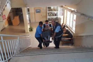Tekerlekli sandalyede okula getirildi, ismi çıkmayınca...