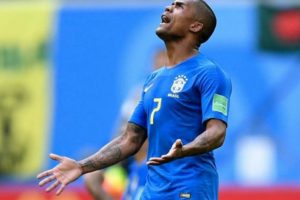 Brezilya'da Douglas Costa şoku!