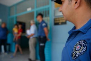 Polis seçim güvenliğini saniye saniye takip etti