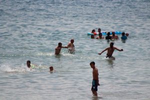 Oyunu kullanan seçmen plaja akın etti