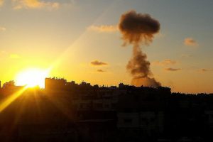 İsrail Gazze'de Hamas'a ait bir noktayı vurdu