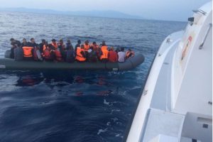 Libya açıklarında 97 göçmen kurtarıldı