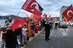Vatandaşlar Tarabya'da toplanmaya başladı