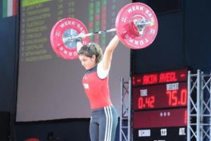 Ayşegül Çakın rekor kırarak altın madalya kazandı