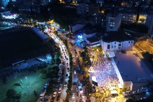 AK Parti İstanbul İl Başkanlığı önündeki kalabalık havadan görüntülendi
