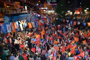 Trabzon AK Parti'de kutlamalar başladı