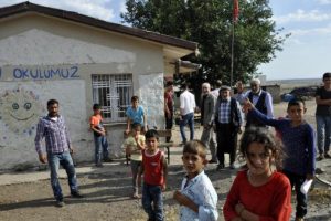 Siyasilere tepkili mahalleli sandığa gitmedi