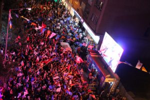 Eskişehir'de vatandaşlardan seçim kutlaması