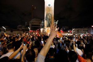Taksim Meydanı'nda coşkulu kutlama