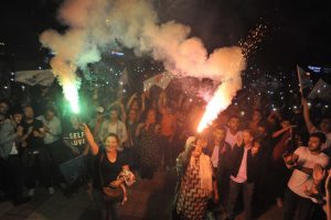 Bursa Orhangazi'de AK Partililer meydanlara döküldü