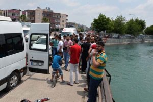 Vatandaşlar görüntülemek için birbirleriyle yarıştı