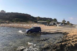 Turisti otomobille ezerek öldürdü