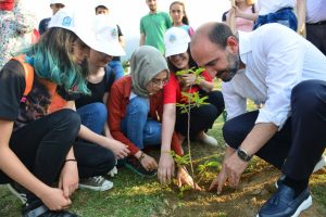 Bursa'da 'İdeal Gençlik'ten geleceğe 254 fidan