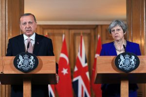 İngiltere Başbakanı May, Cumhurbaşkanı Erdoğan'ı tebrik etti