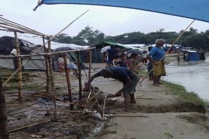 Rohingyalı Müslümanlar selle mücadelesi
