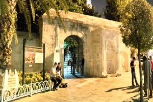 Cami bahçesinde erkek cesedi bulundu