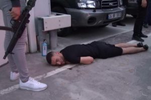 Havalimanında alkol komasına girdi, böyle bulundu