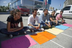 CHP Genel Merkezi önünde oturma eylemi