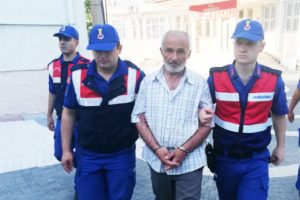 İğrenç olay! Kaçan tavuğunu arayan çocuğa...