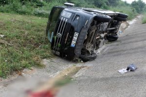 Yalova'da minibüs devrildi: 3 yaralı