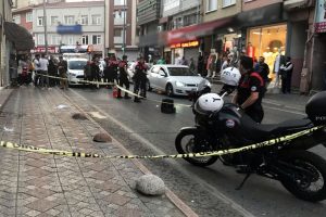 Sokak ortasında silahlı saldırı: 2 yaralı