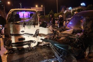 Kafa kafaya çarpıştılar: 3 yaralı