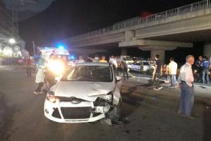 İki otomobil çarpıştı: 4 yaralı