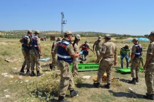 Düşen uçağın pilotu 27 kilometre uzaklıkta bulundu