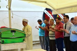 12 yıllık tedavi sonrası dünyaya gelen kızlarını kazada kaybettiler