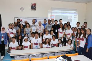 AÜ yaz okulu birinci dönem mezunlarını verdi