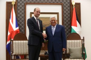 Prens William Mahmud Abbas ile görüştü