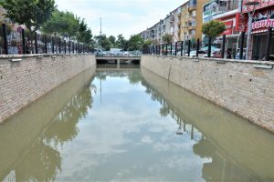 Bursa'nın Gemlik ilçesinde Çarşı deresine bakım