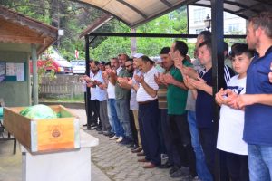 Denizde boğulan minik Arhan son yolculuğuna uğurlandı