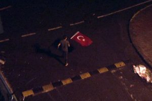 Bayrak sevgisi yağmur tanımadı