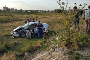 Otomobil şarampole uçtu: 1 ölü, 1 yaralı