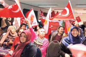 Hollanda'dan skandal karar! Türklerin seçim gecesi...