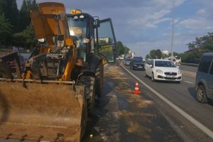 Yola akan hidrolik yağ trafiği kilitledi