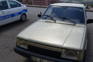 Otomobilden indiren akrabası için gasp ihbarında bulundu