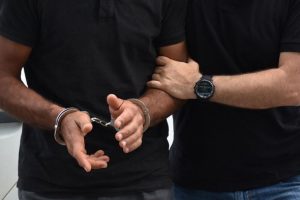 Gümrük kaçağı şampuan satışına gözaltı