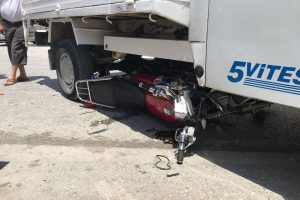 Motosiklet kamyonetle çarpıştı: 1 yaralı